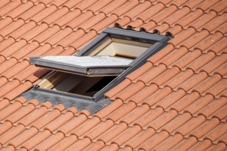 La verri&egrave;re de toit, une alternative lumineuse au Velux pr&egrave;s de Lille